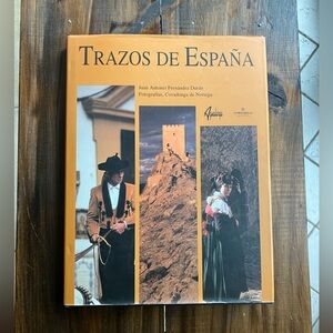 Trazos De España Juan Antonio Fernández Duran Fotografías de Covadonga Noriega